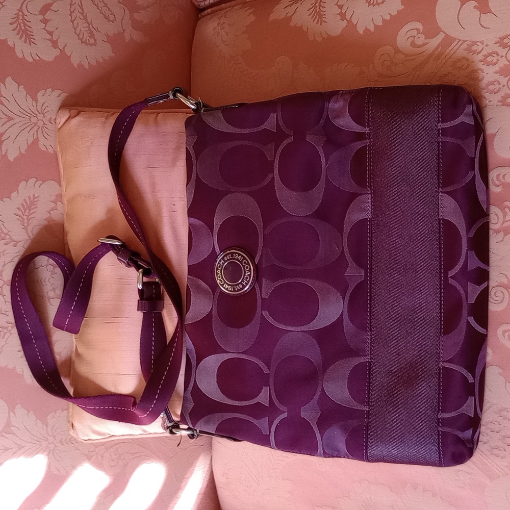 VGUC. Coach Signature C purple and silver crossbody bag.